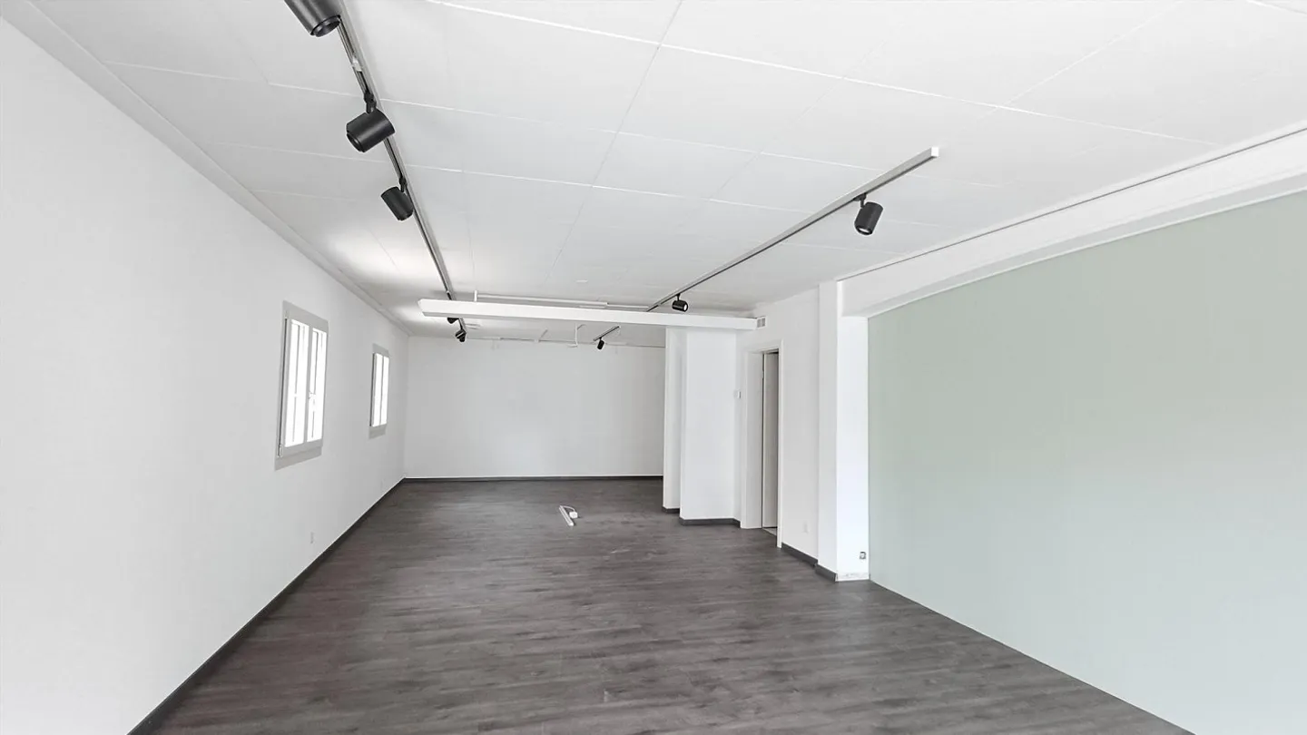 Edificio residenziale e commerciale nel villaggio di Hasle, nell'Entlebuch - Foto 8 di 11
