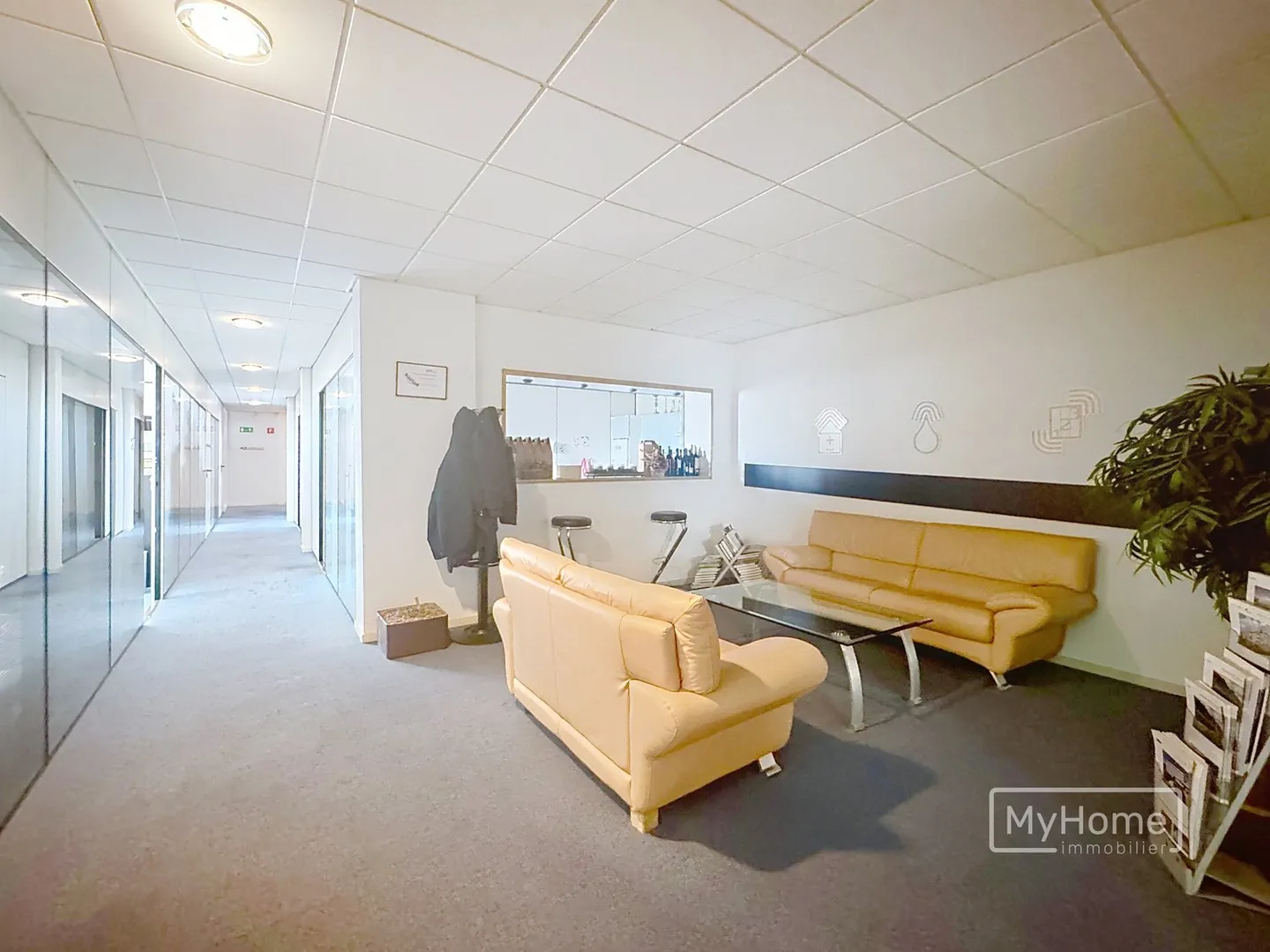 Large Administrative Space with Two Warehouses for Rent - Photo 4 of 12