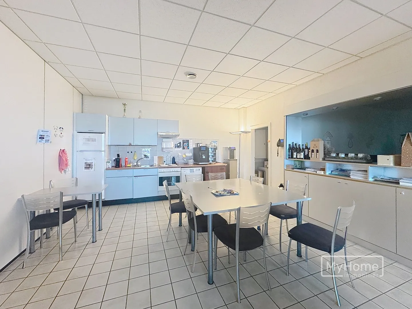 Large Administrative Space with Two Warehouses for Rent - Photo 8 of 12