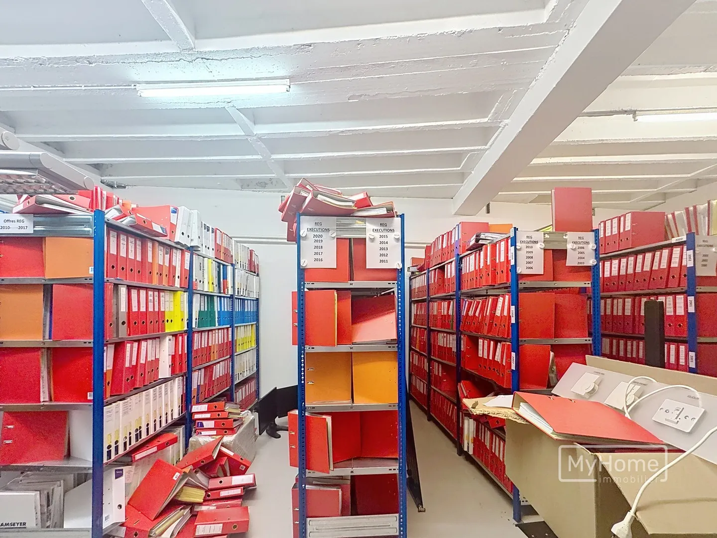 Large Administrative Space with Two Warehouses for Rent - Photo 10 of 12