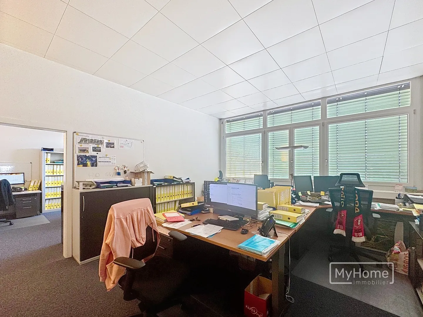 Large Administrative Space with Two Warehouses for Rent - Photo 12 of 12