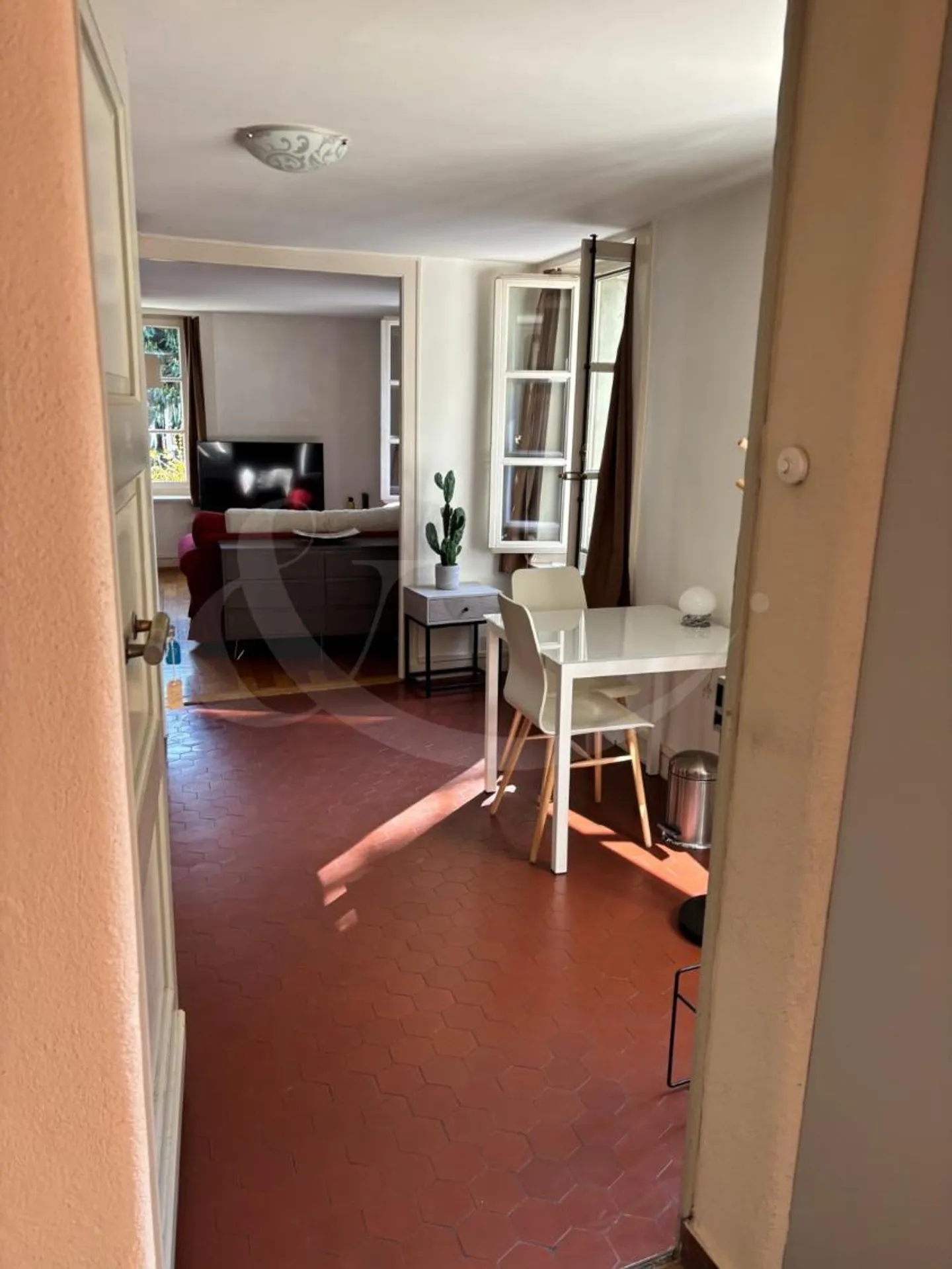 Charmante 2.5-Zimmer-Wohnung - Foto 2 von 8