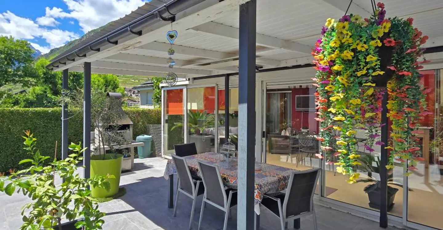 Large individual villa - Photo 1 of 9