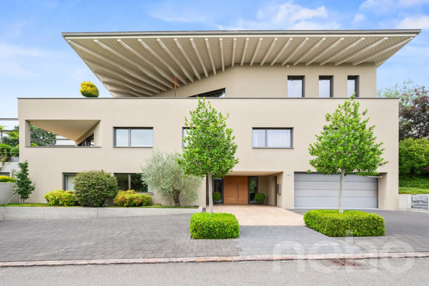 Exklusive Villa mit Wellnessbereich und Panorama-Aussicht - Foto 1 von 12
