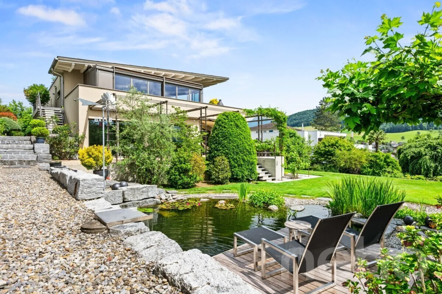 Exklusive Villa mit Wellnessbereich und Panorama-Aussicht - Foto 2 von 12