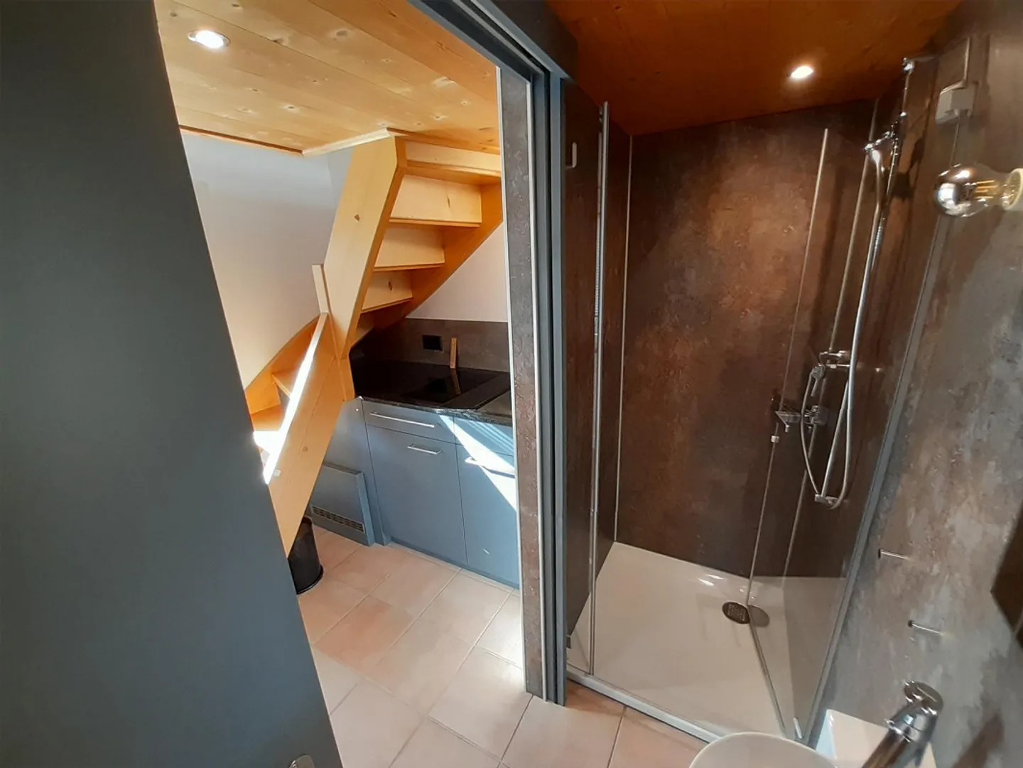 originale-speciale-luminoso: Ufficio per Lavoratori Autonomi, Atelier per Creativi - Foto 9 di 22