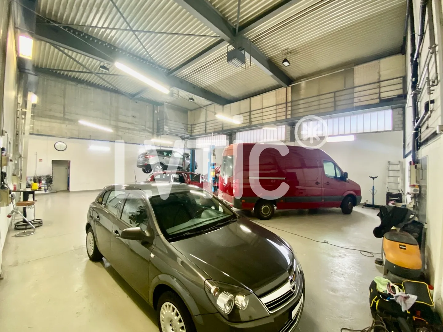 Gemischtes Industrie- und Wohngebäude mit 1650 m2 zum Verkauf Bösingen - Foto 1 von 9