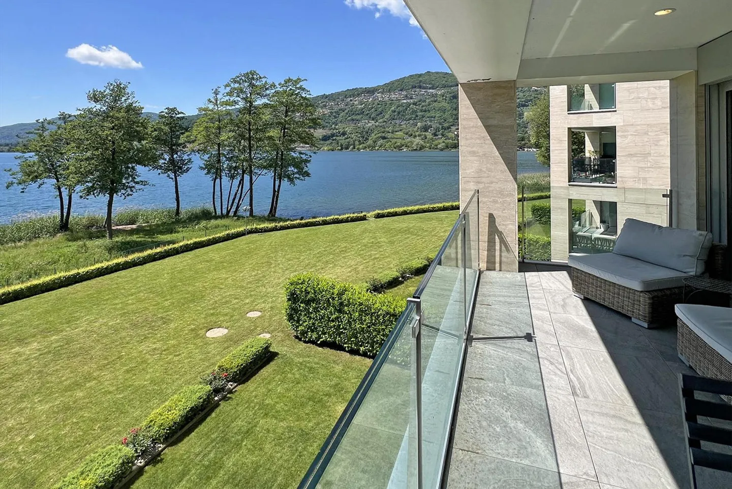 STUPENDO E MODERNO APPARTAMENTO DI 4,5 LOCALI CON TERRAZZA E VISTA LAGO A MUZZANO - Foto 1 di 9