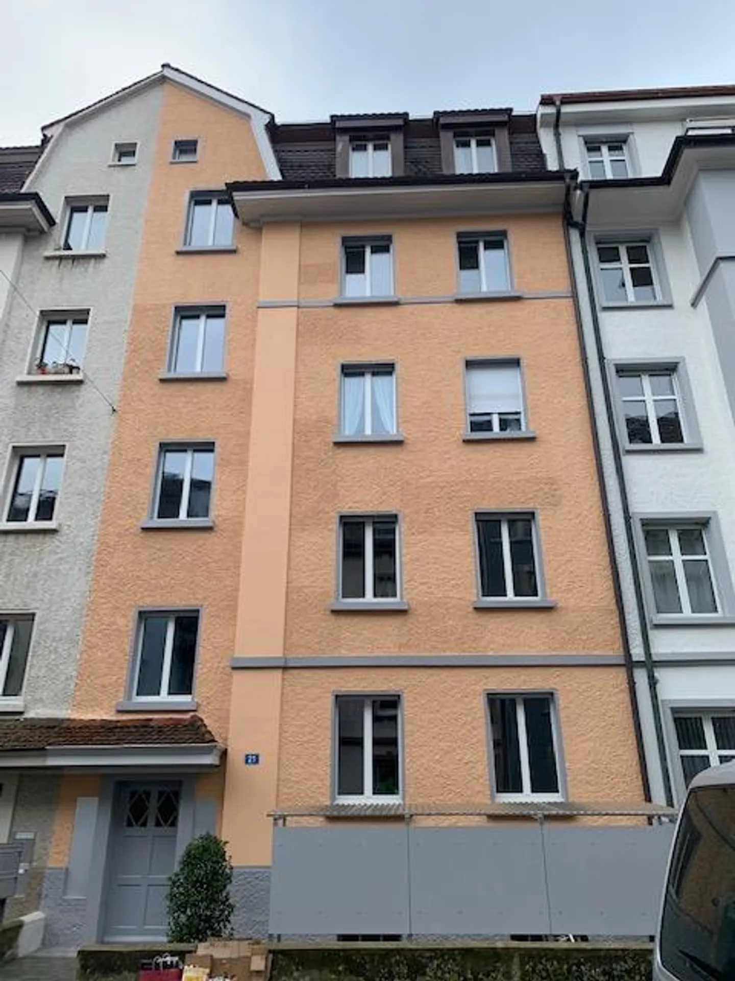 Charming 3-room apartment with garden in a well-maintained Basel Burckhardt house - Photo 1 of 7