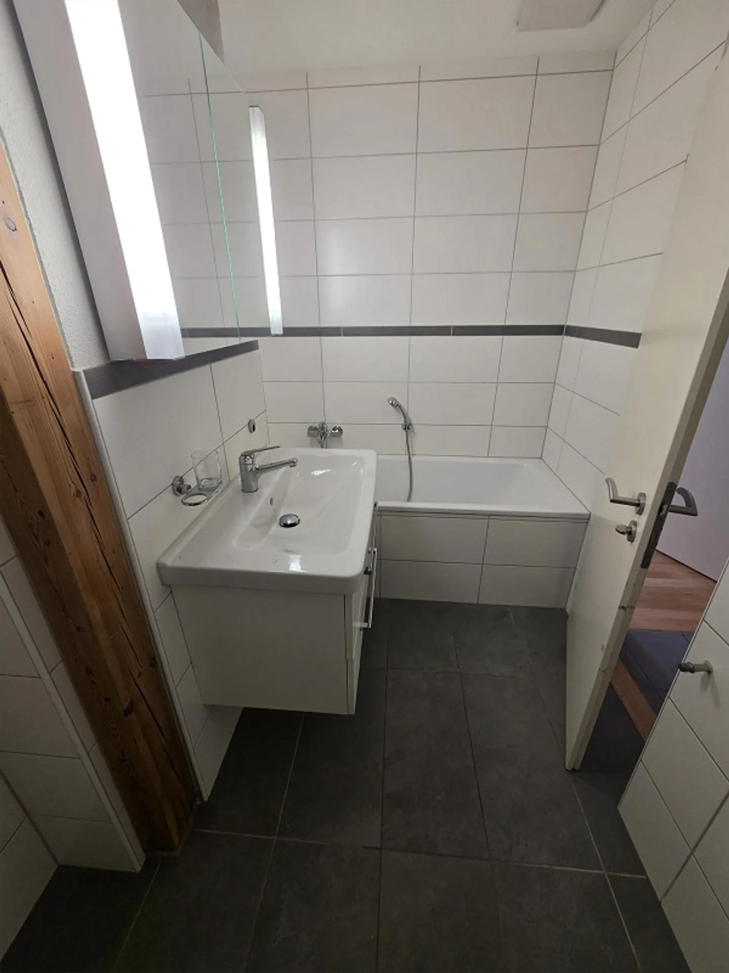 Charming 3-room apartment with garden in a well-maintained Basel Burckhardt house - Photo 3 of 7