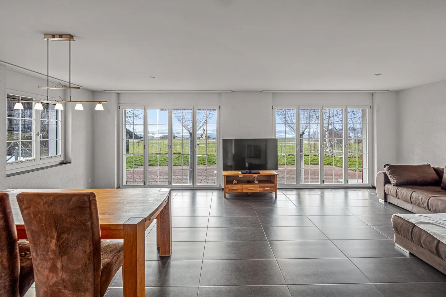 Charmantes Landhaus mit Platz - Foto 2 von 9