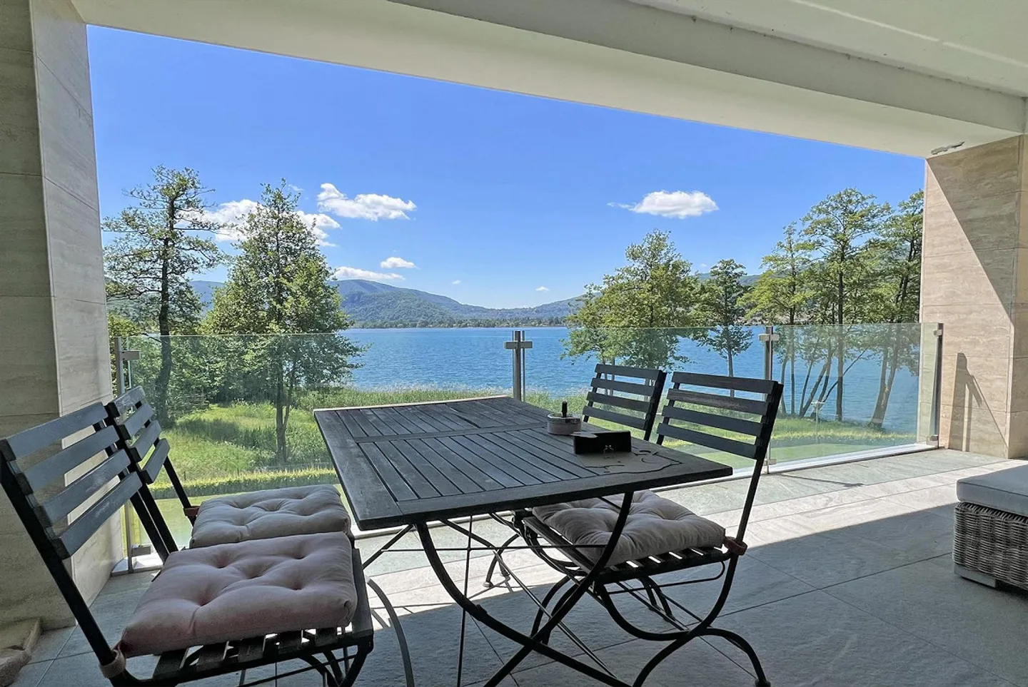 STUPENDO E MODERNO APPARTAMENTO DI 4,5 LOCALI CON TERRAZZA E VISTA LAGO A MUZZANO - Foto 2 di 9