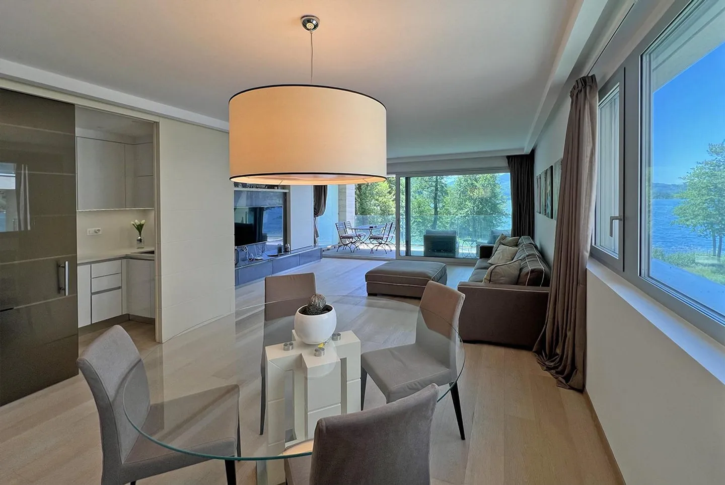 STUPENDO E MODERNO APPARTAMENTO DI 4,5 LOCALI CON TERRAZZA E VISTA LAGO A MUZZANO - Foto 5 di 9