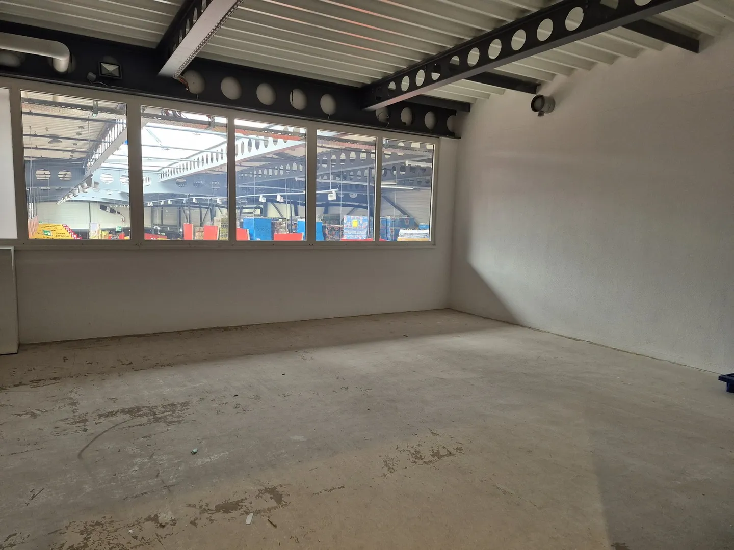 Spazi di stoccaggio versatili con ascensore - Foto 4 di 8