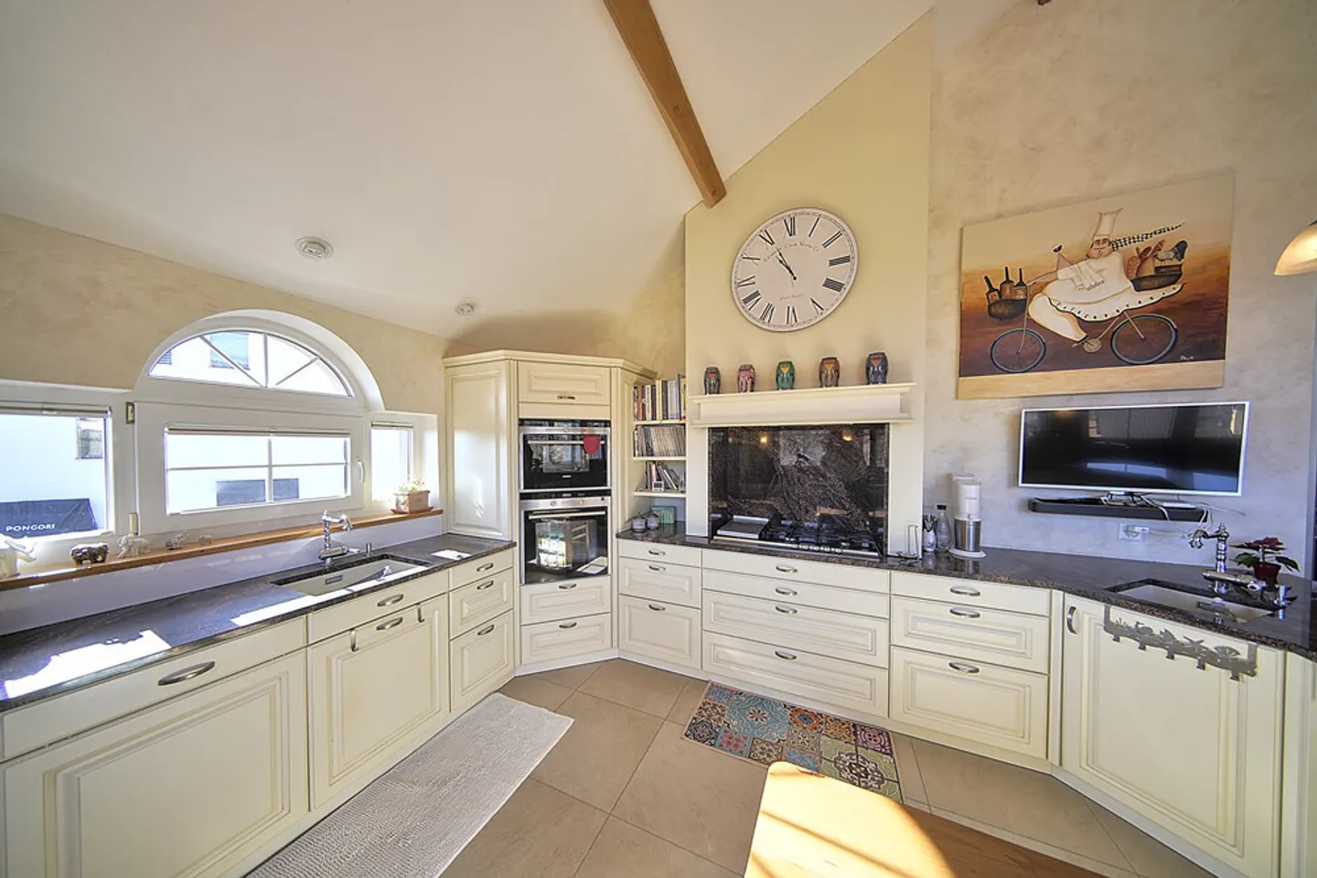Generous 6-bedroom villa (9 rooms) full of surprises - Photo 8 of 13