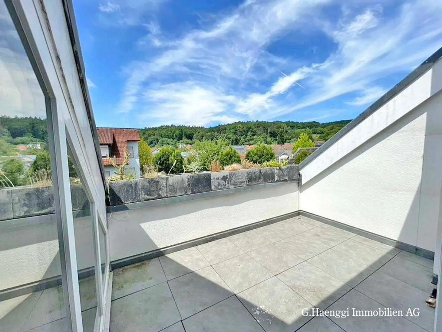 APPARTAMENTO MAISONETTE DI ALTA QUALITÀ CON UNA BELLA VISTA DI 4 1/2 STANZE - Foto 3 di 13