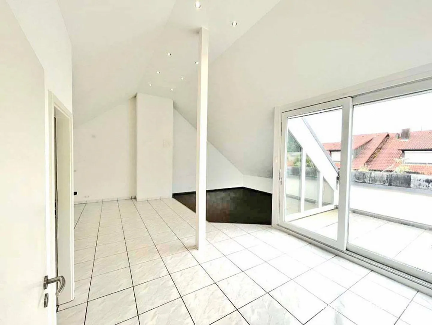 APPARTAMENTO MAISONETTE DI ALTA QUALITÀ CON UNA BELLA VISTA DI 4 1/2 STANZE - Foto 5 di 13