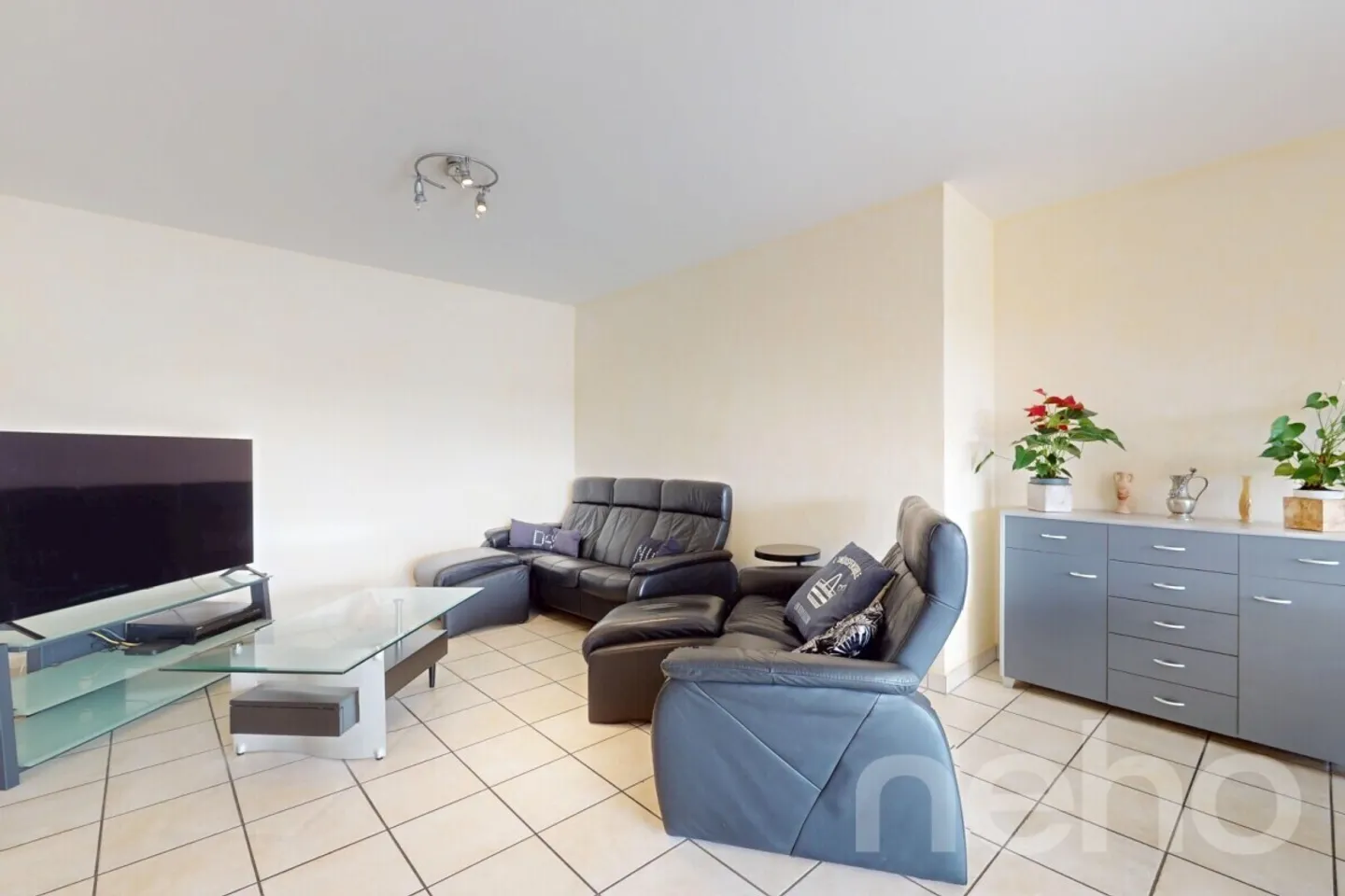 In Gland, 5,5 Zimmer von 142 m², geräumig und hell, in der Nähe des Sees - Foto 3 von 12