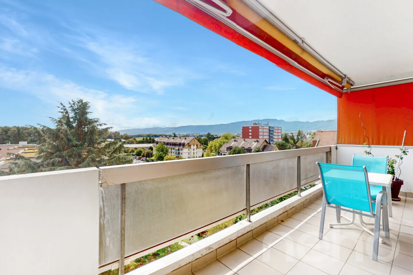 In Gland, 5,5 Zimmer von 142 m², geräumig und hell, in der Nähe des Sees - Foto 4 von 12