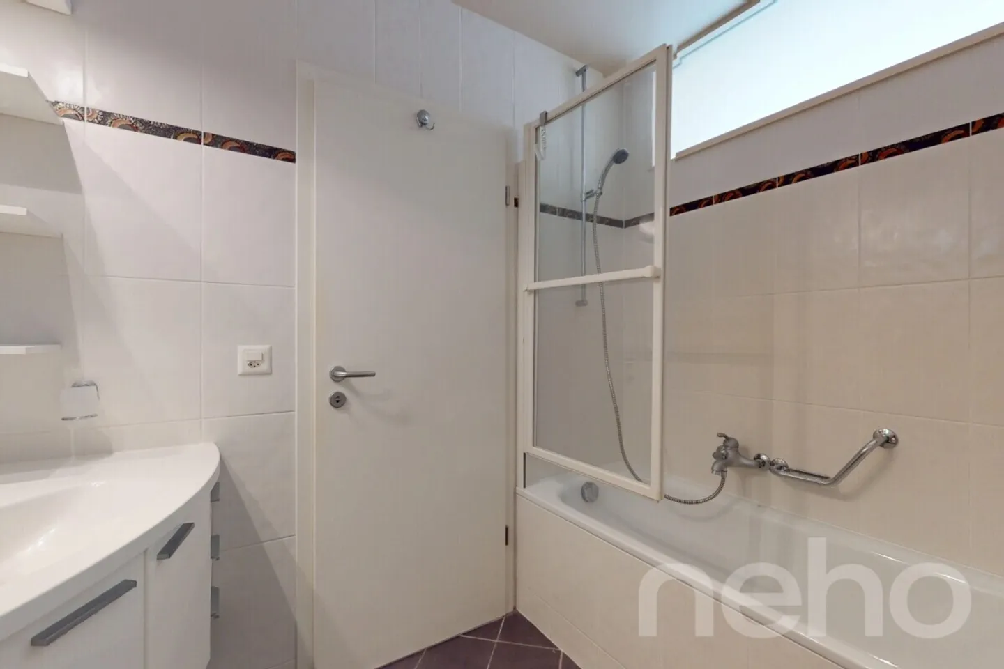 In Gland, 5,5 Zimmer von 142 m², geräumig und hell, in der Nähe des Sees - Foto 11 von 12