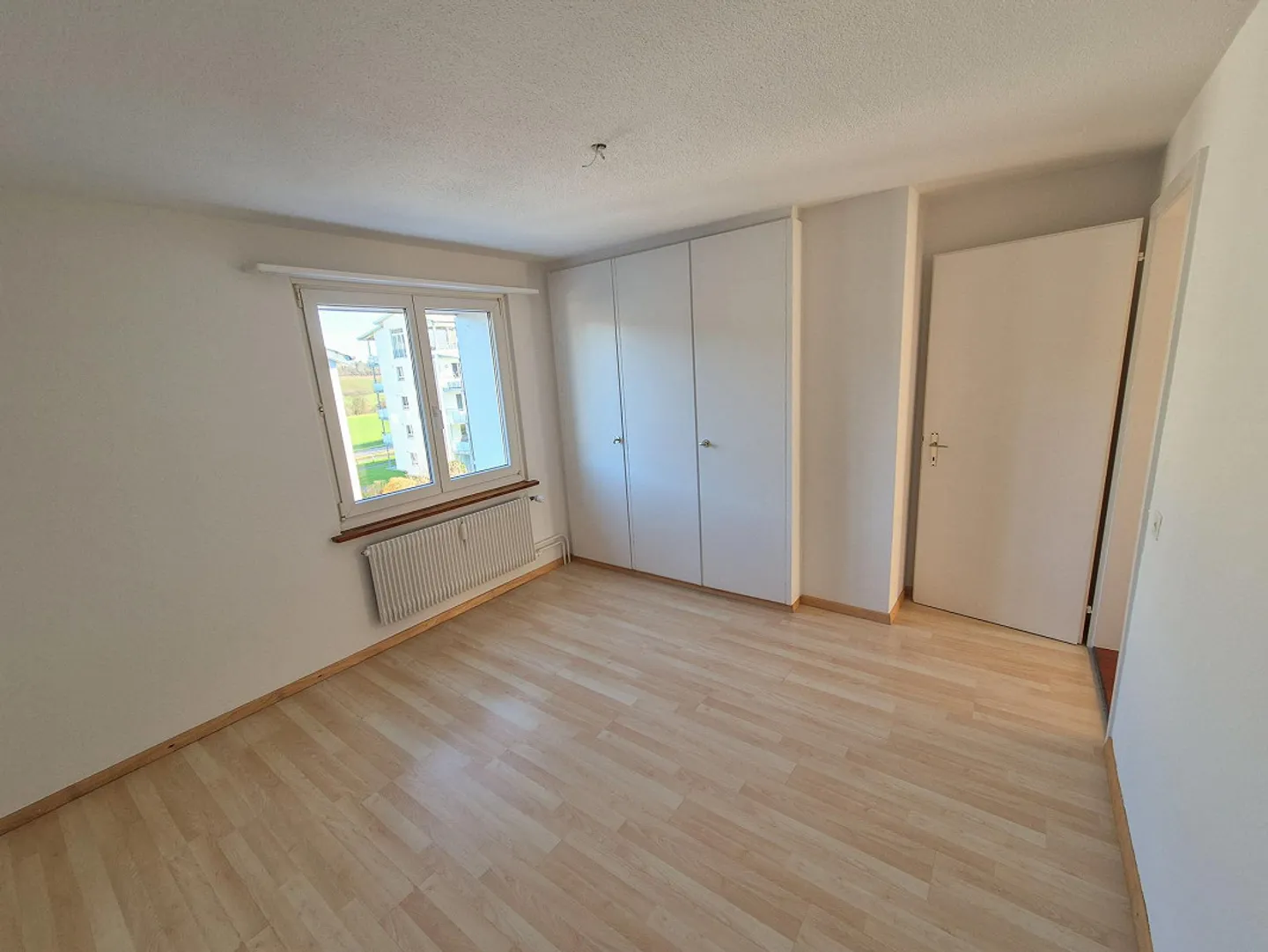 praktische 4-Zimmer Wohnung mit renoviertem Bad und Küche - Foto 2 von 15