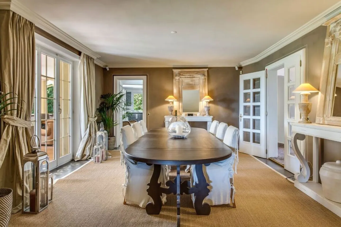 Elegant Manor House Near Fribourg - Photo 4 of 10