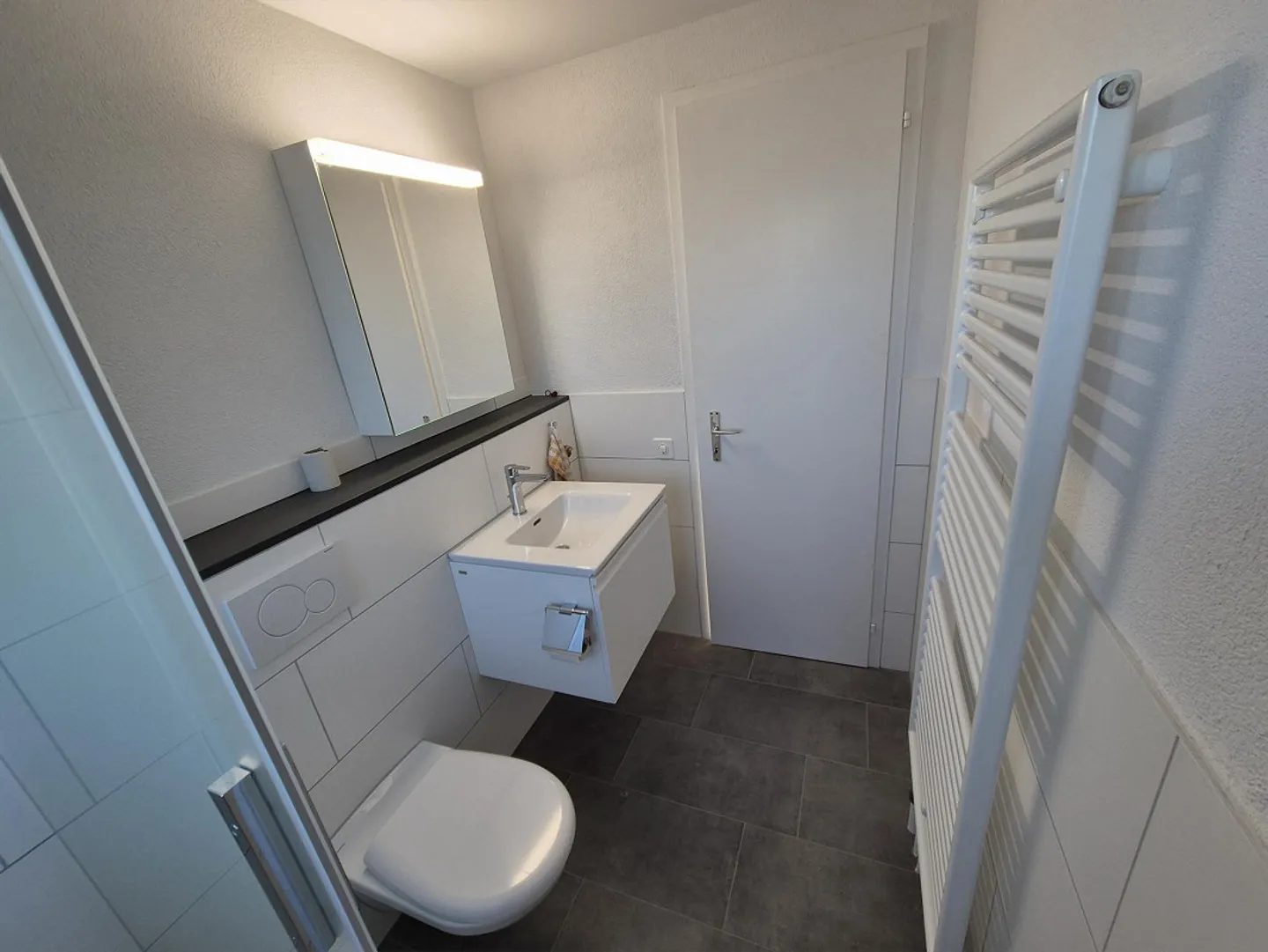 praktische 4-Zimmer Wohnung mit renoviertem Bad und Küche - Foto 4 von 15