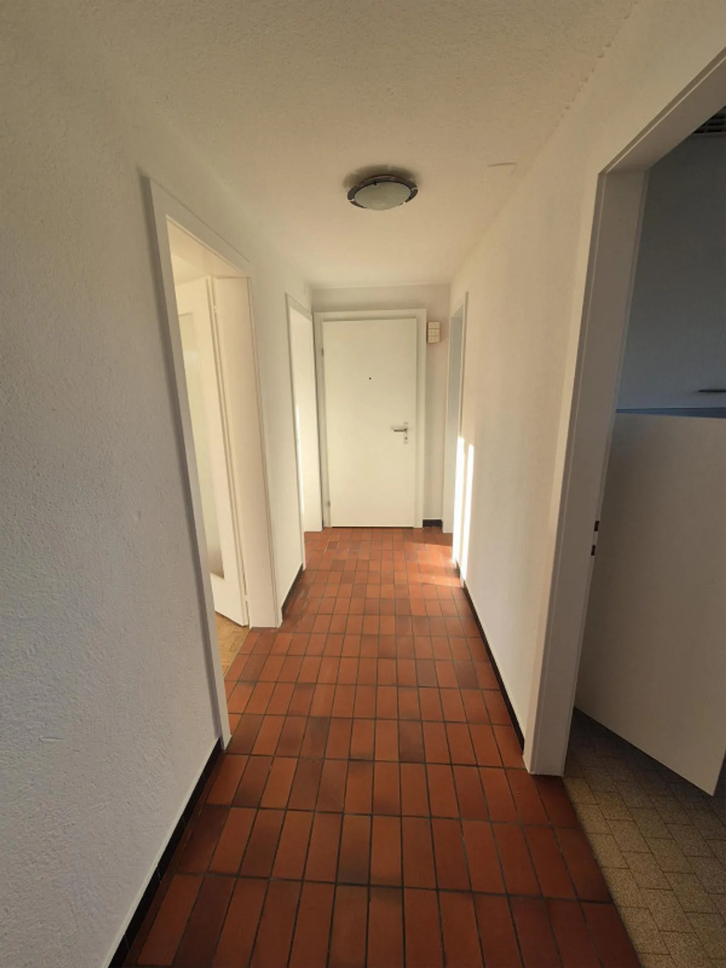 praktische 4-Zimmer Wohnung mit renoviertem Bad und Küche - Foto 9 von 15