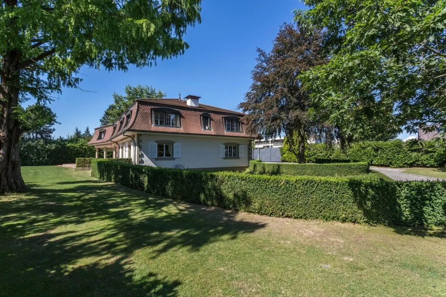 Elegant Manor House Near Fribourg - Photo 9 of 10