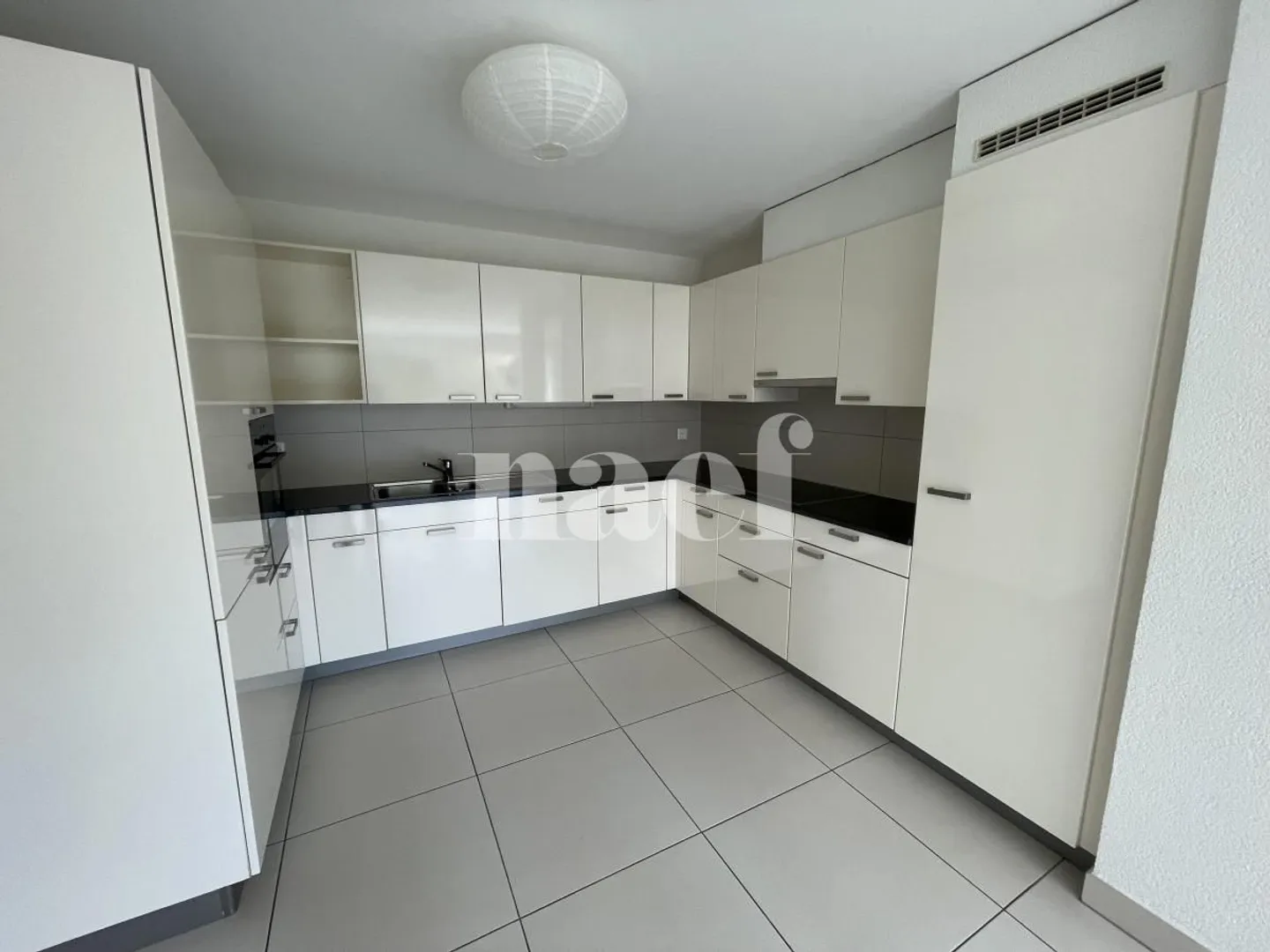 Im Zentrum des Dorfes - Schönes 3-Zimmer-Apartment im 1. Stock mit großem Balkon - Foto 3 von 8