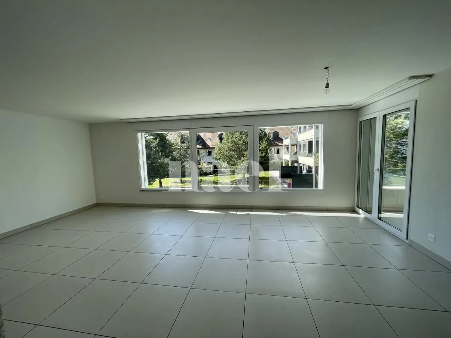 Im Zentrum des Dorfes - Schönes 3-Zimmer-Apartment im 1. Stock mit großem Balkon - Foto 4 von 8