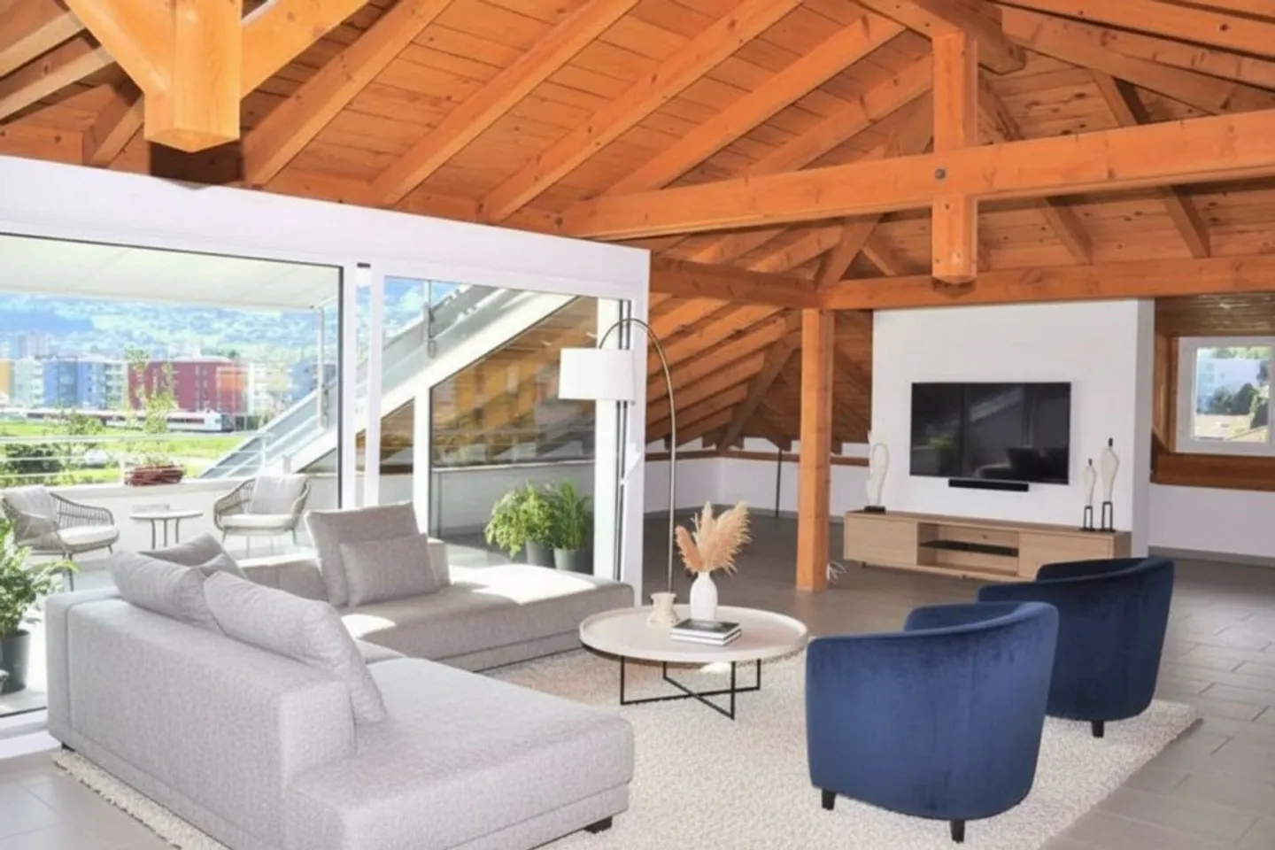 Beautiful 5.5-room penthouse apartment in Monthey - Photo 1 of 6