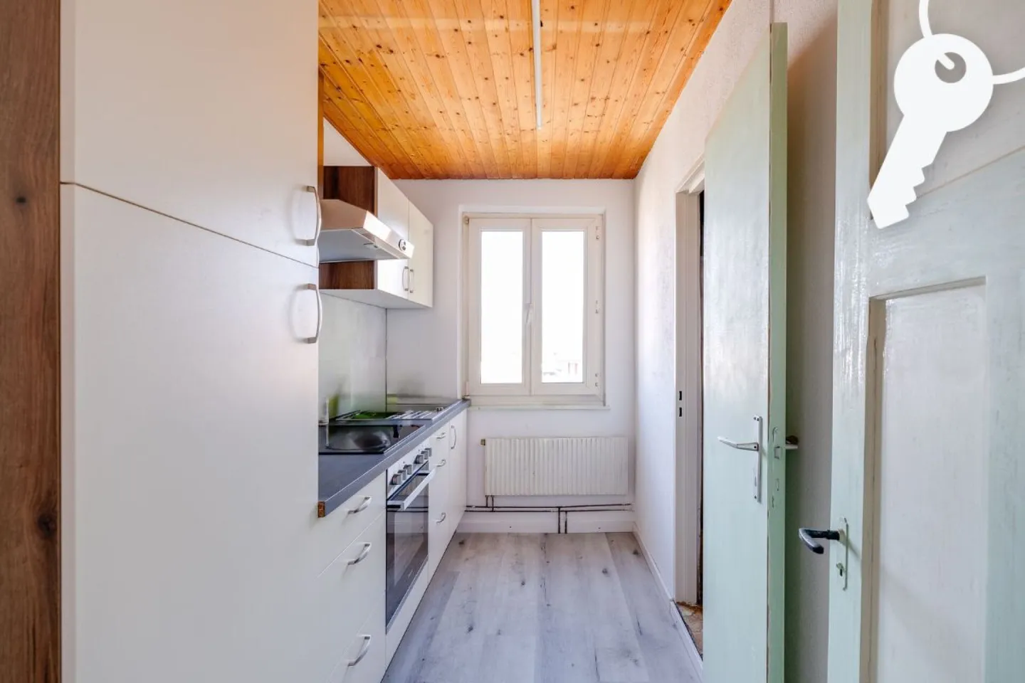 Casa unifamiliare su tre piani - Foto 2 di 17