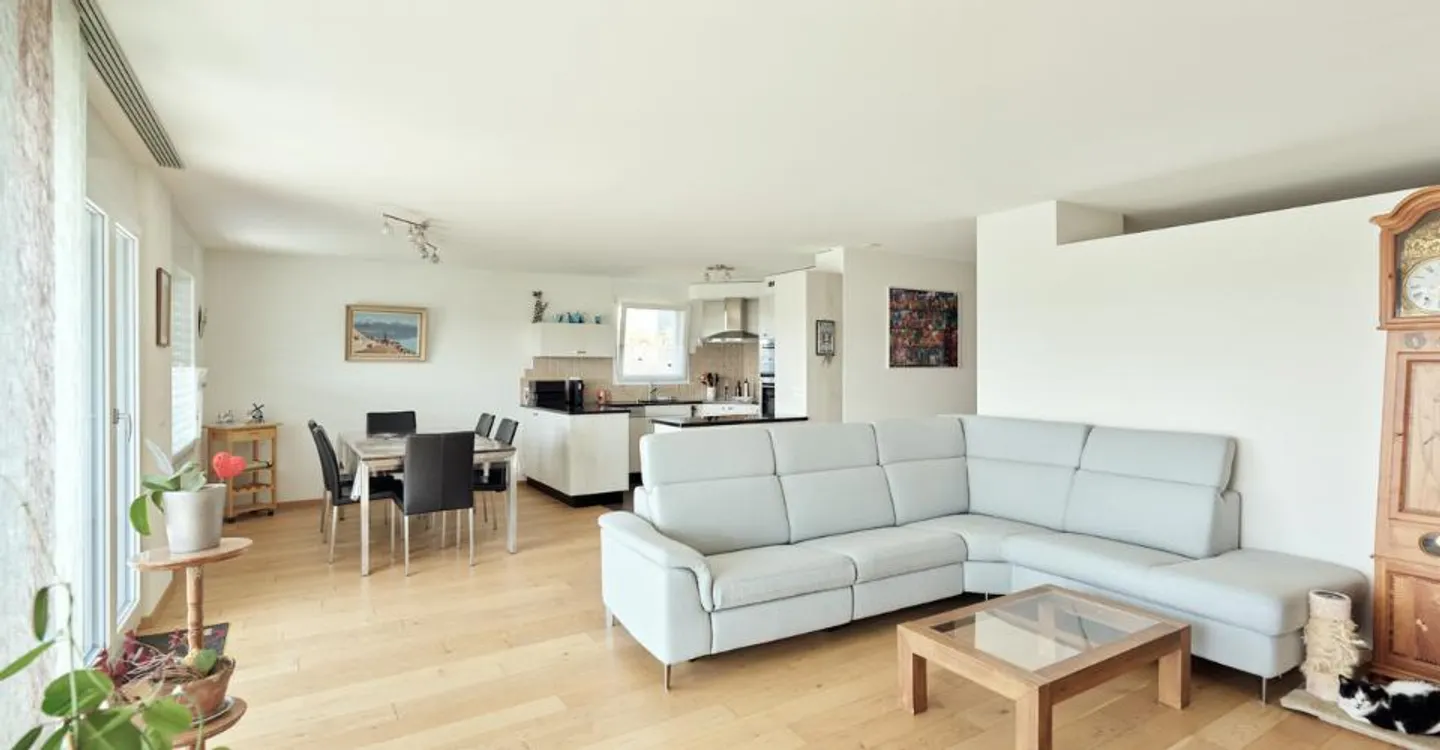 Charming 4.5 Room Apartment - Photo 1 of 8