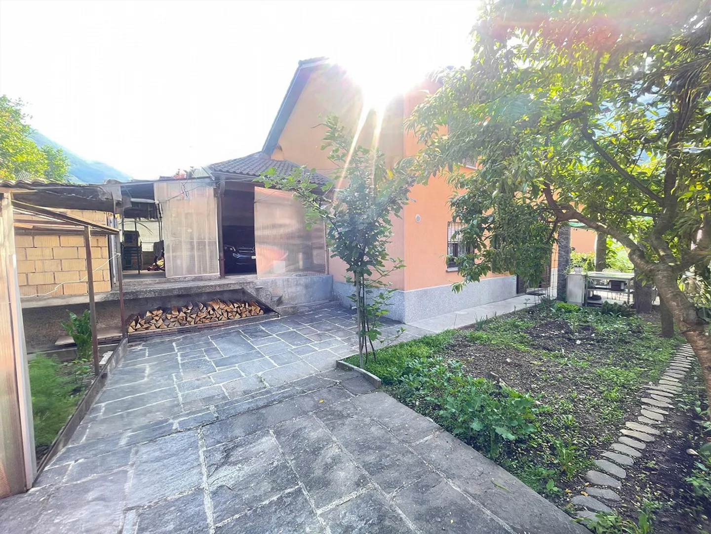 Incantevole Casa Familiare a Lumino - Foto 7 di 13