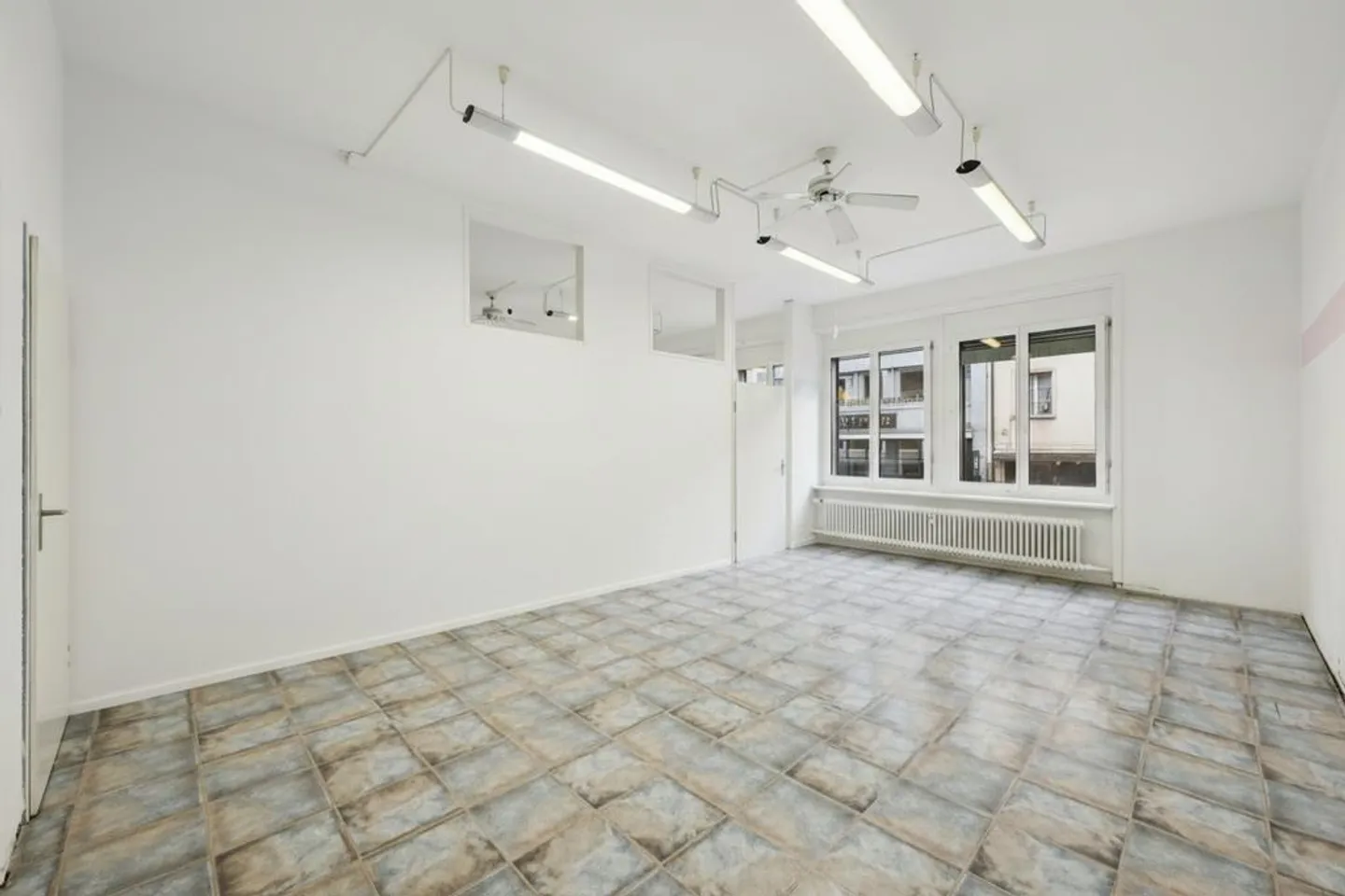 Spazio commerciale attraente - Ex salone di bellezza in buona posizione - Foto 3 di 9