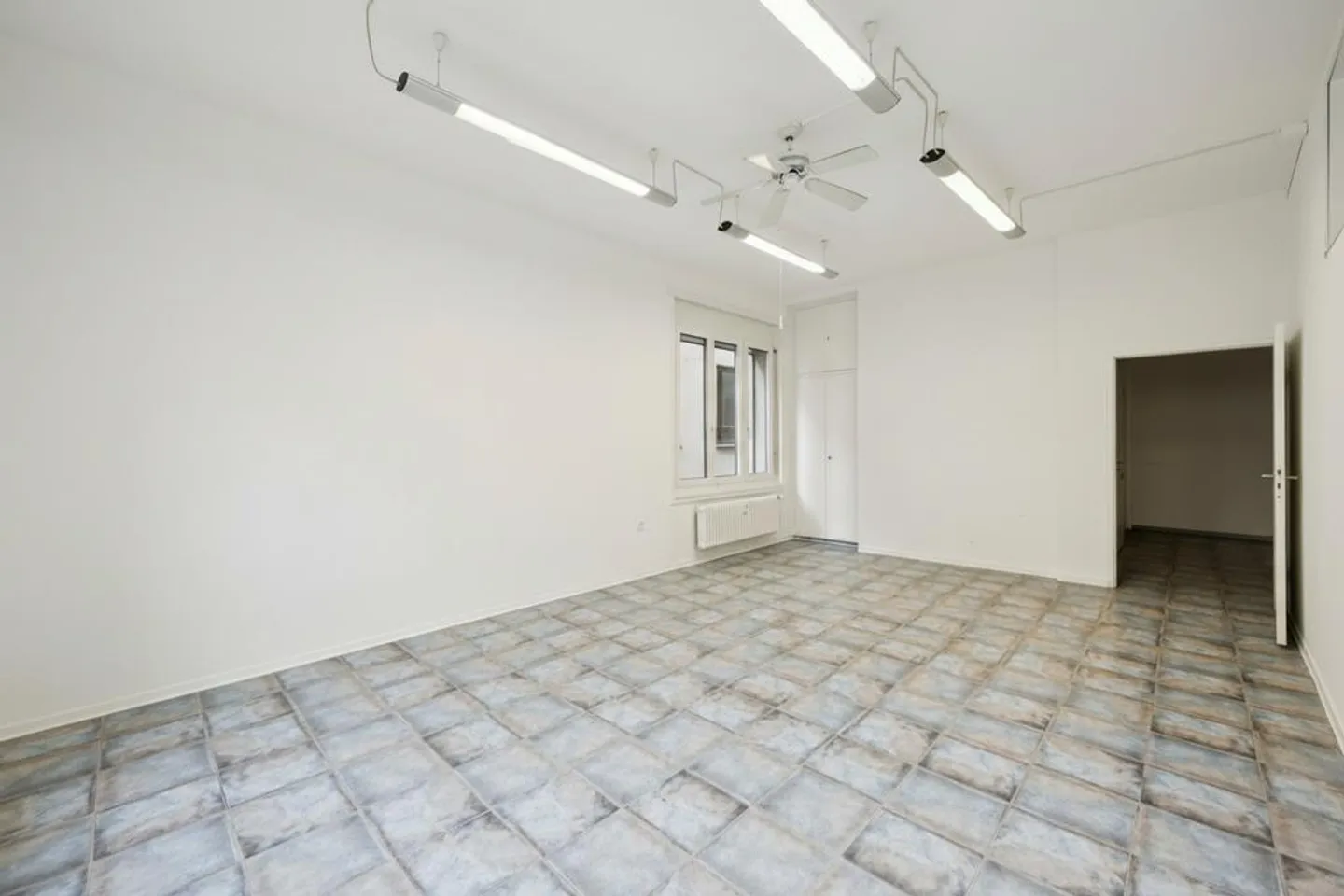 Spazio commerciale attraente - Ex salone di bellezza in buona posizione - Foto 4 di 9