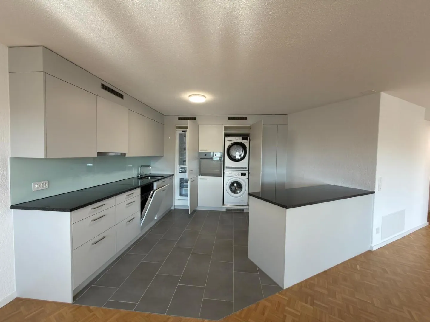 Moderne 4.5 pièces / Superbe 4,5 pièces moderne - Photo 2 sur 12