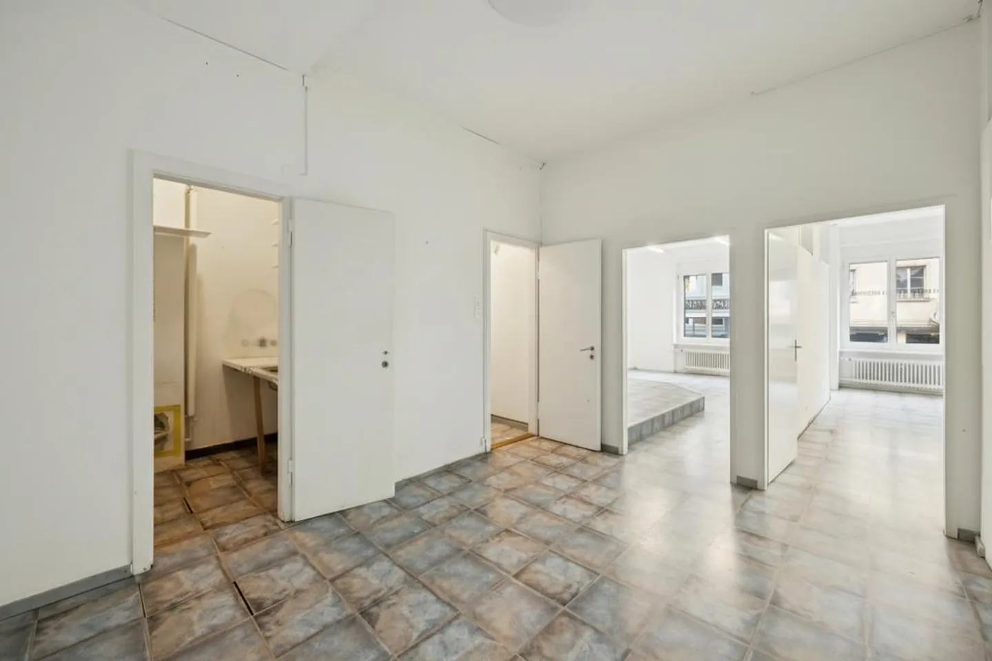 Spazio commerciale attraente - Ex salone di bellezza in buona posizione - Foto 7 di 9