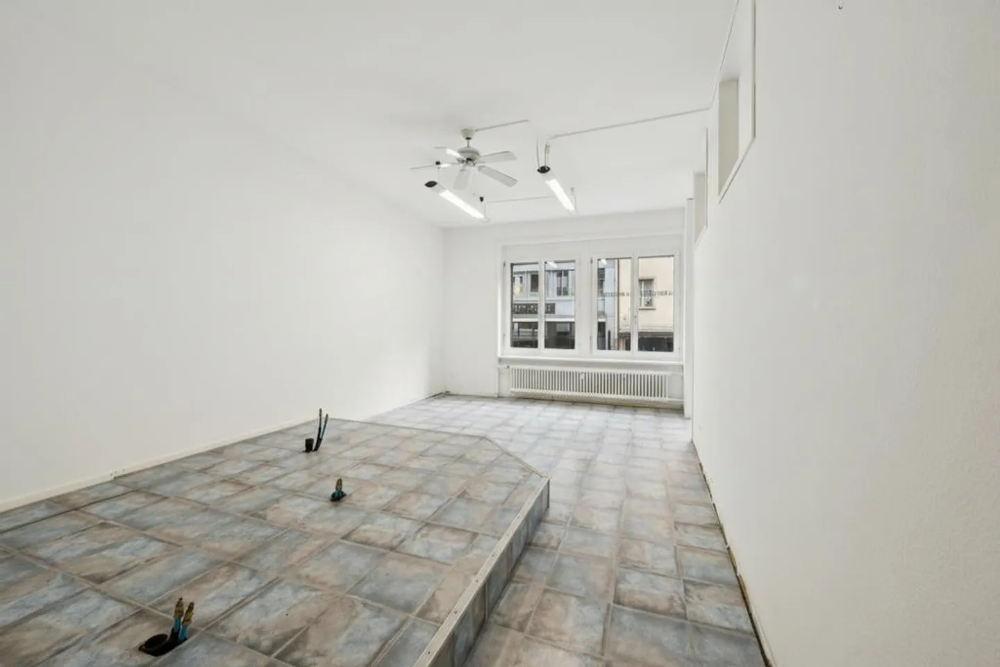 Spazio commerciale attraente - Ex salone di bellezza in buona posizione - Foto 8 di 9