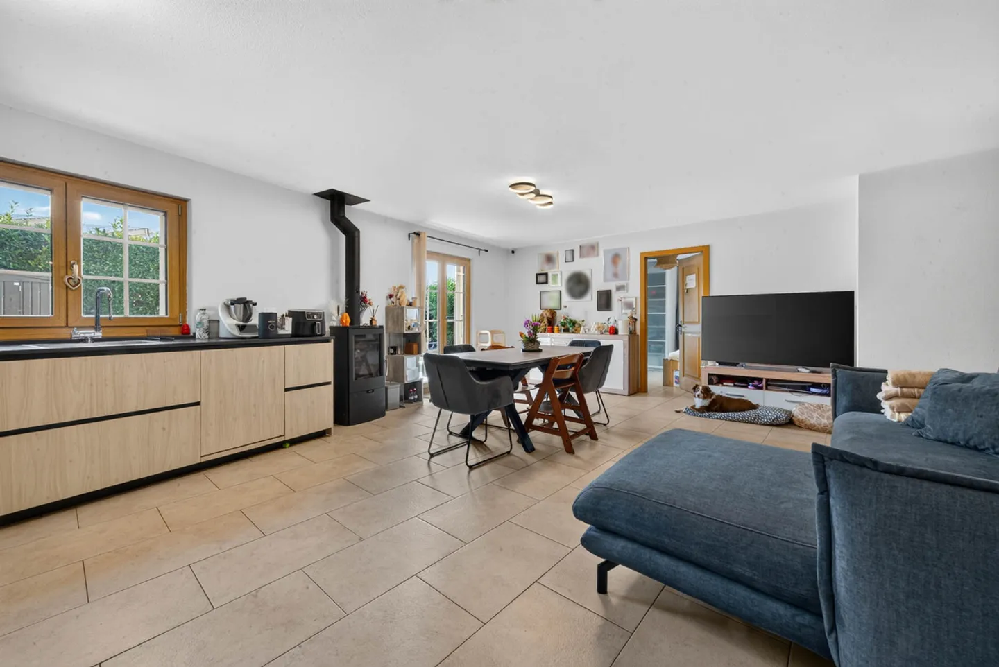 Zeitgenössische Wohnung mit Garten - Foto 5 von 13