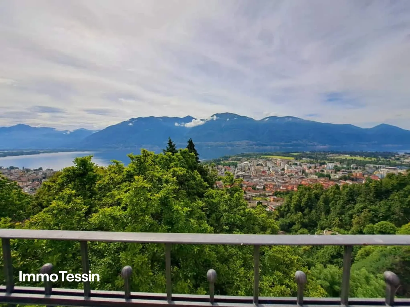 UNIQUE: The Castle of Orselina, unique property in a prime location with breathtaking lake views over Lake Maggiore - Photo 4 of 13