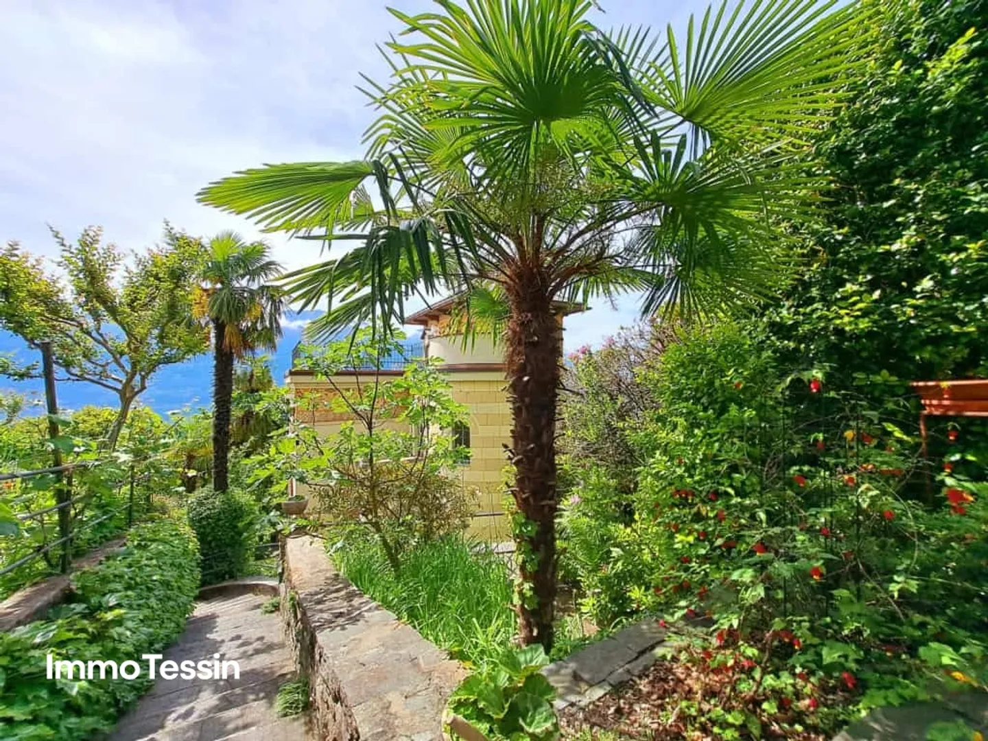 UNIQUE: The Castle of Orselina, unique property in a prime location with breathtaking lake views over Lake Maggiore - Photo 5 of 13
