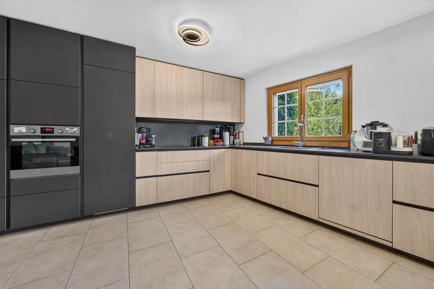 Zeitgenössische Wohnung mit Garten - Foto 13 von 13