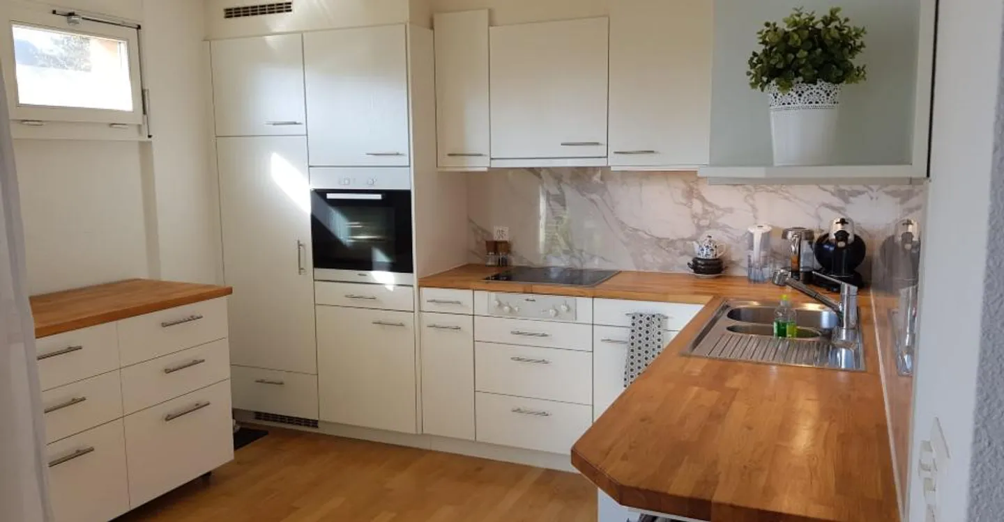 Magnifico appartamento di 6 stanze di 169 m² in una ricercata zona residenziale di Colombier - Foto 4 di 8