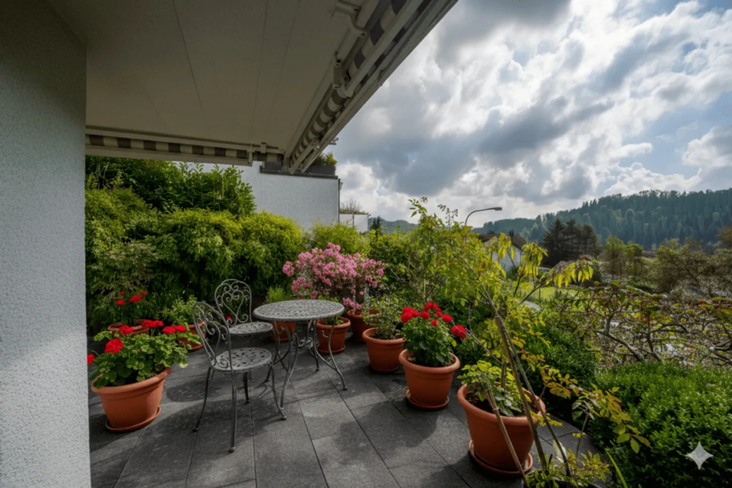 Bella casa con terrazza in posizione tranquilla - Foto 1 di 13