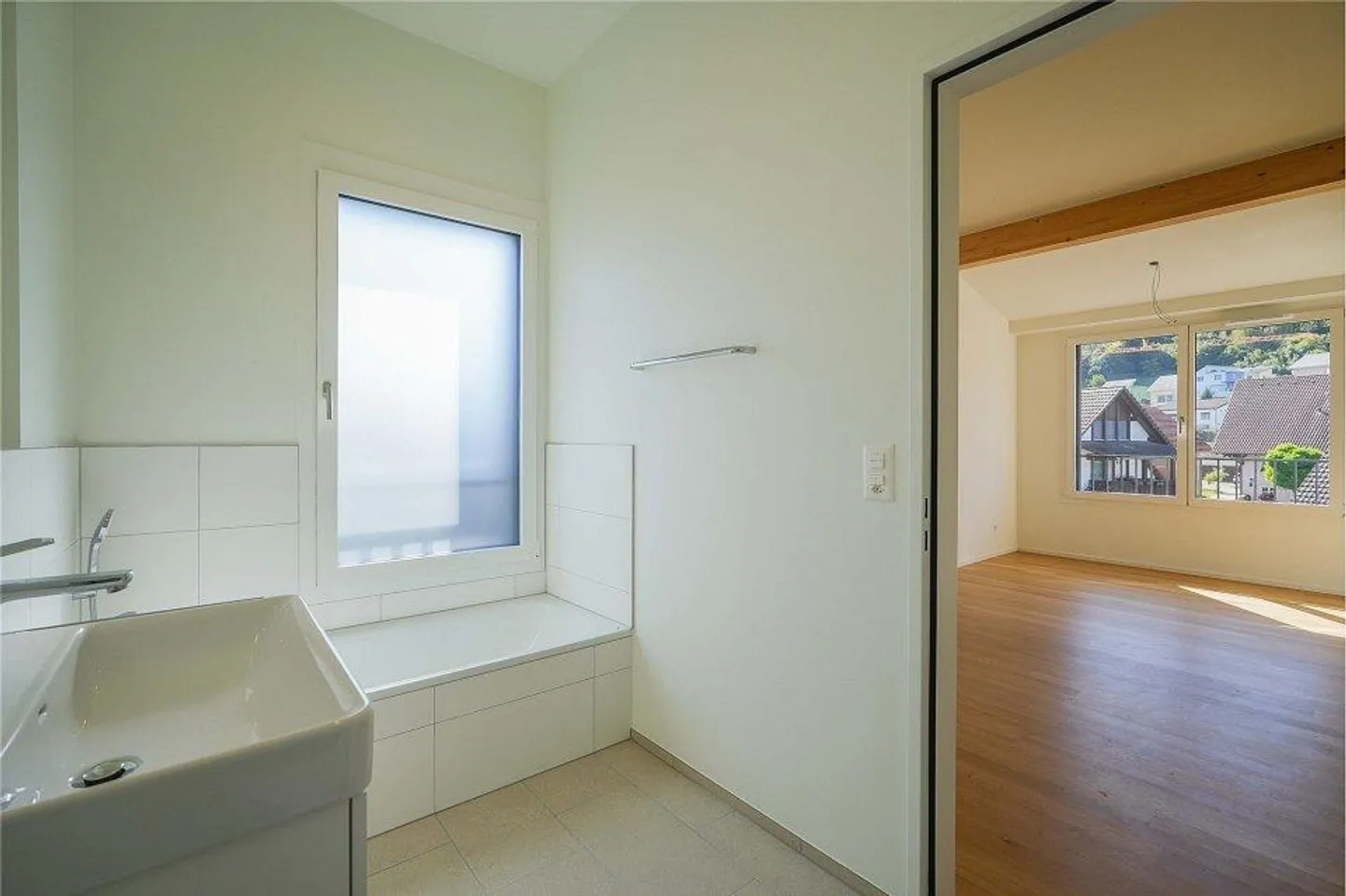 Vivere in modo sostenibile e centrale: Un altro attico di 4,5 stanze pronto per essere abitato - Foto 6 di 13