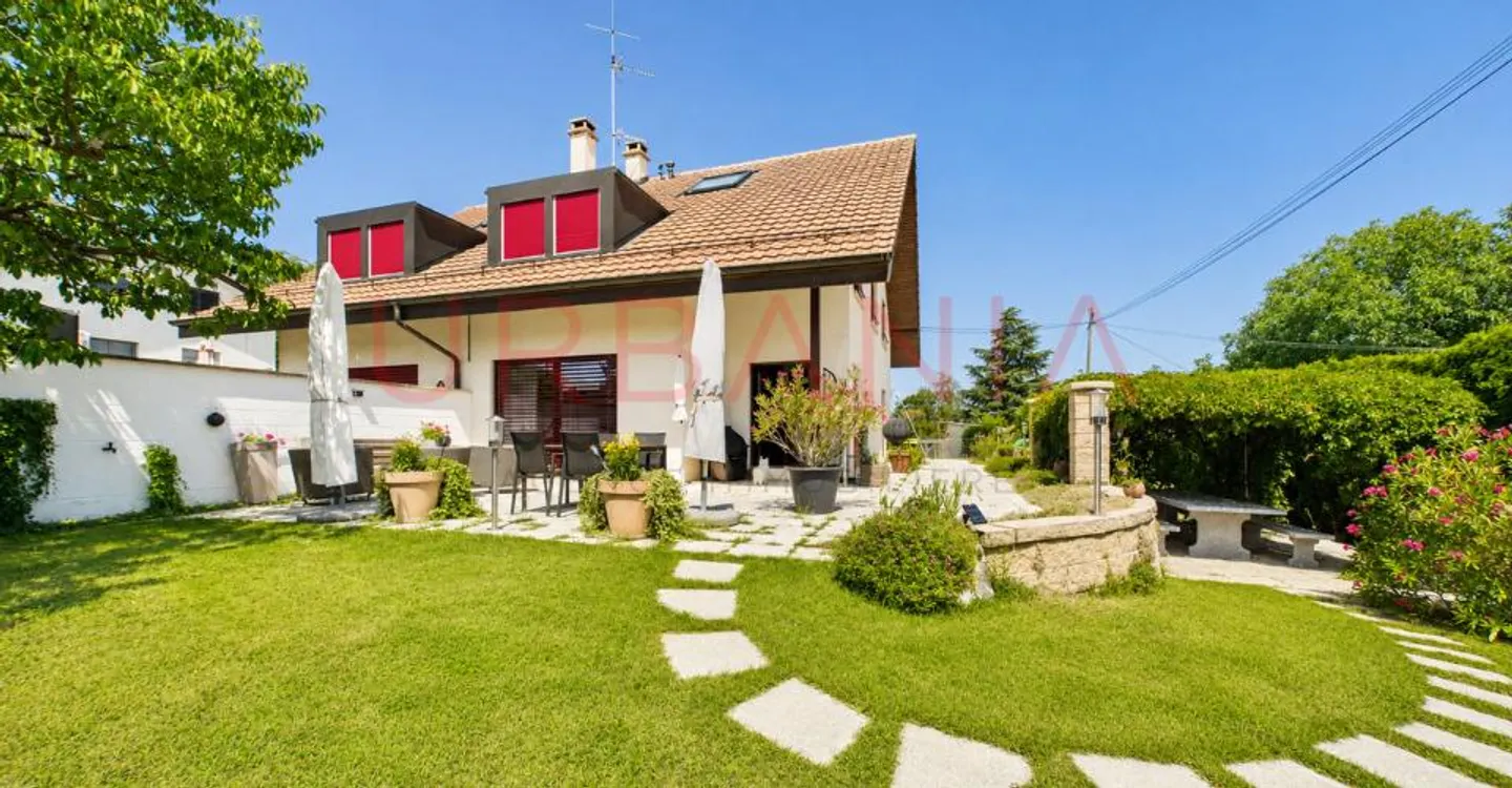 Two magnificent villas with private gardens - A rare opportunity - Photo 1 of 7