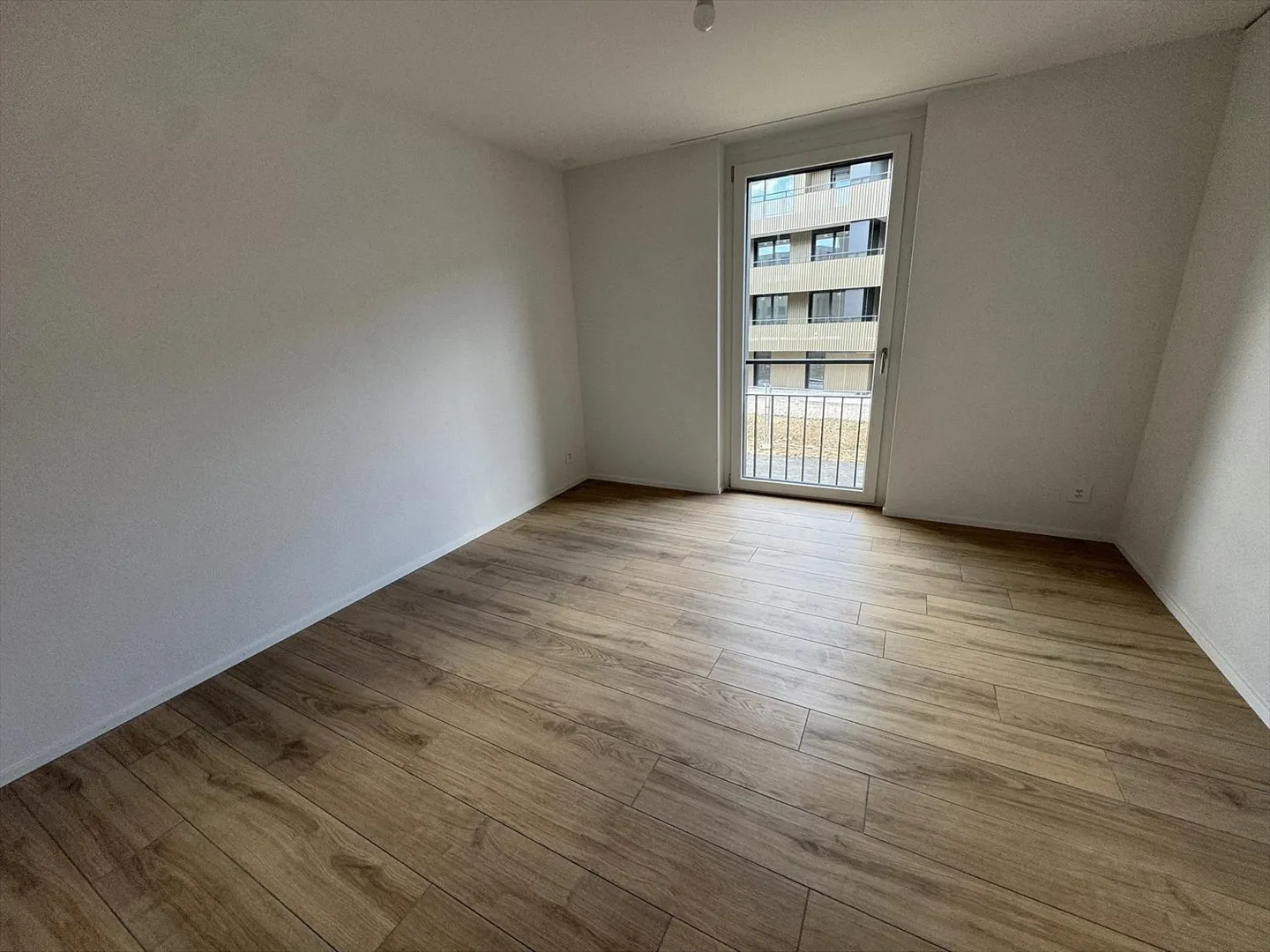 05684 - Appart. 3œ PCES - IMP. CHAMP-RIOND 22 - MATRAN - Foto 4 di 10