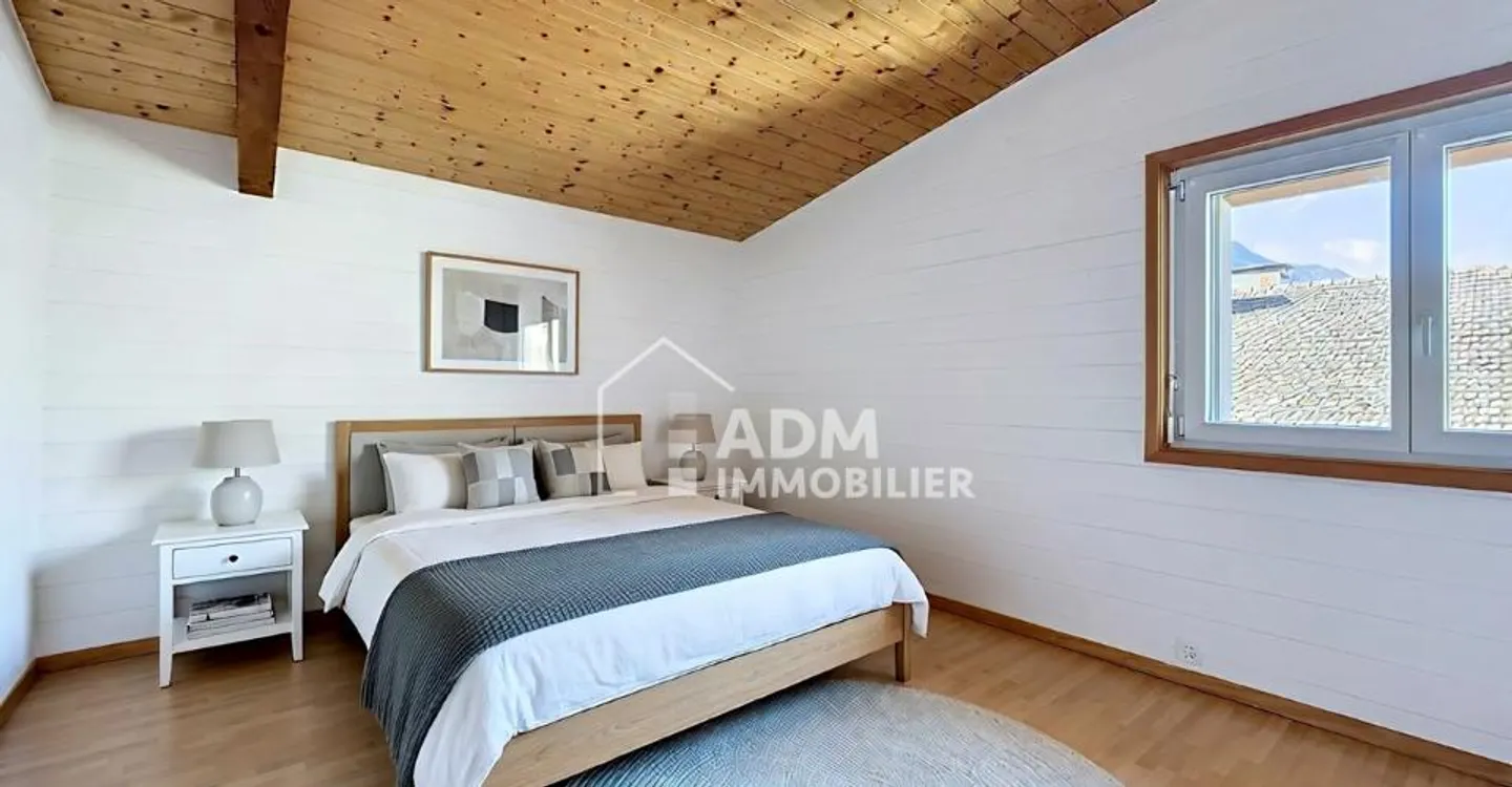 Charming Loft Apartment in Riddes - Photo 3 of 7